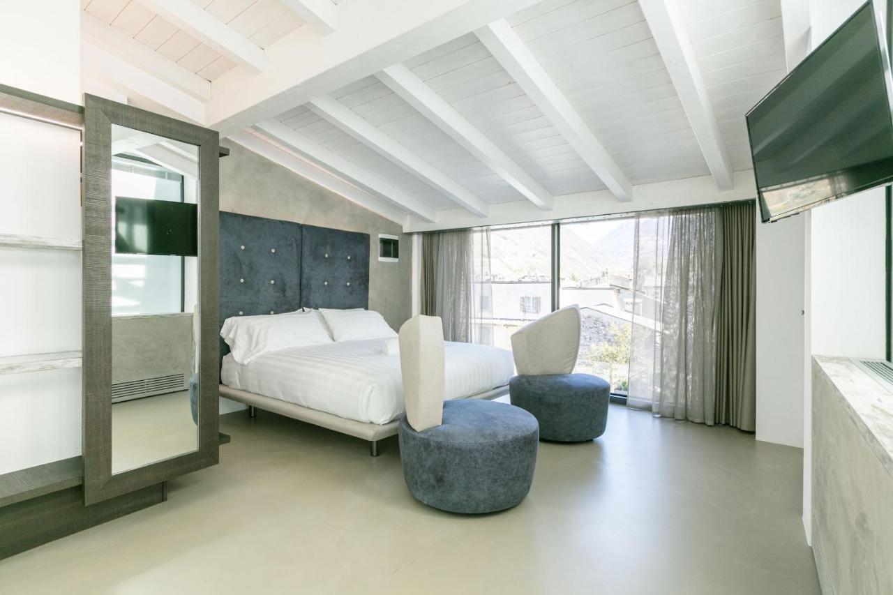 Domus Cavour Rooms&Suites Tirano Eksteriør billede
